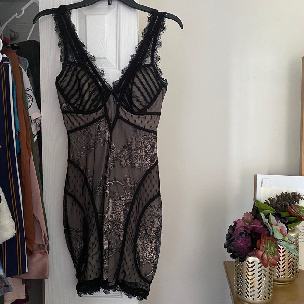 Bebe lace dress
